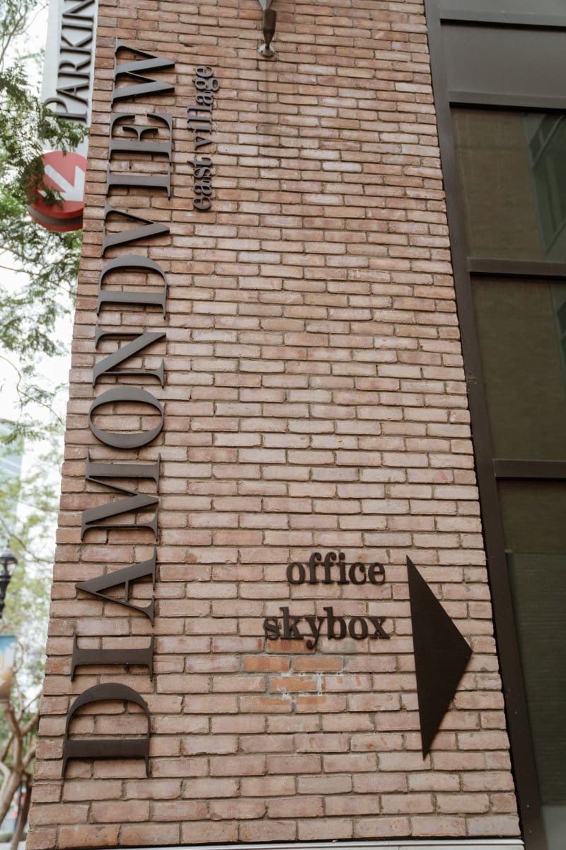 Skybox, San Diego, CA luxury wedding flowers by CHIC Flowers - arrangement 6