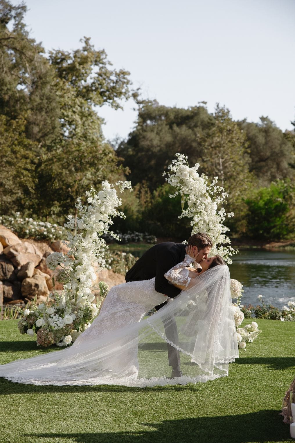 Monserate Winery, Fallbrook luxury wedding flowers by CHIC Flowers - arrangement 11