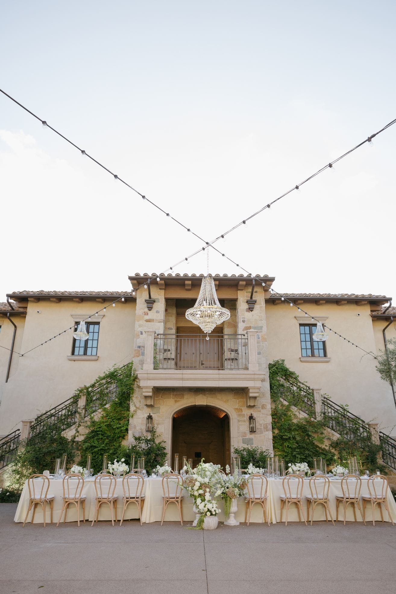 Monserate Winery, Fallbrook luxury wedding flowers by CHIC Flowers - arrangement 15