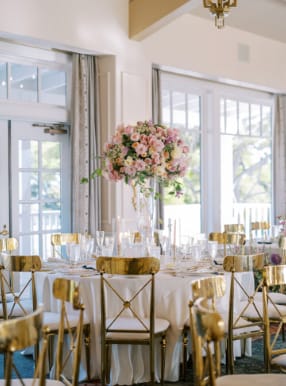 La Jolla Country Club, CA luxury wedding flowers by CHIC Flowers - arrangement 19